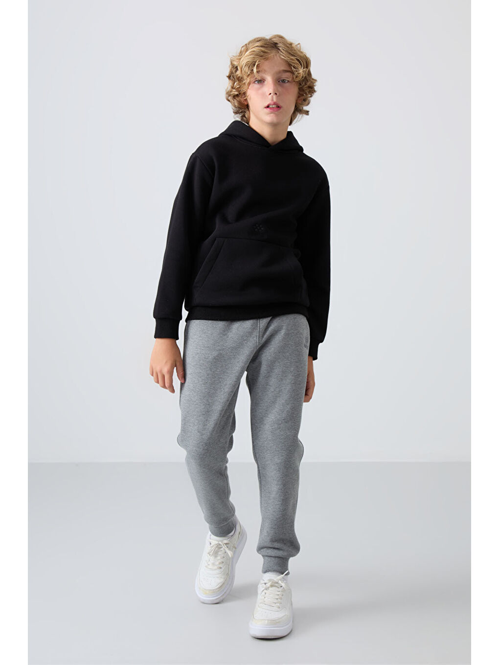 Gri Melanj Pamuklu Kalın İçi Tüylü Yumuşak Dokulu Standart Fit Nakışlı Erkek Çocuk Eşofman Alt - 11-1