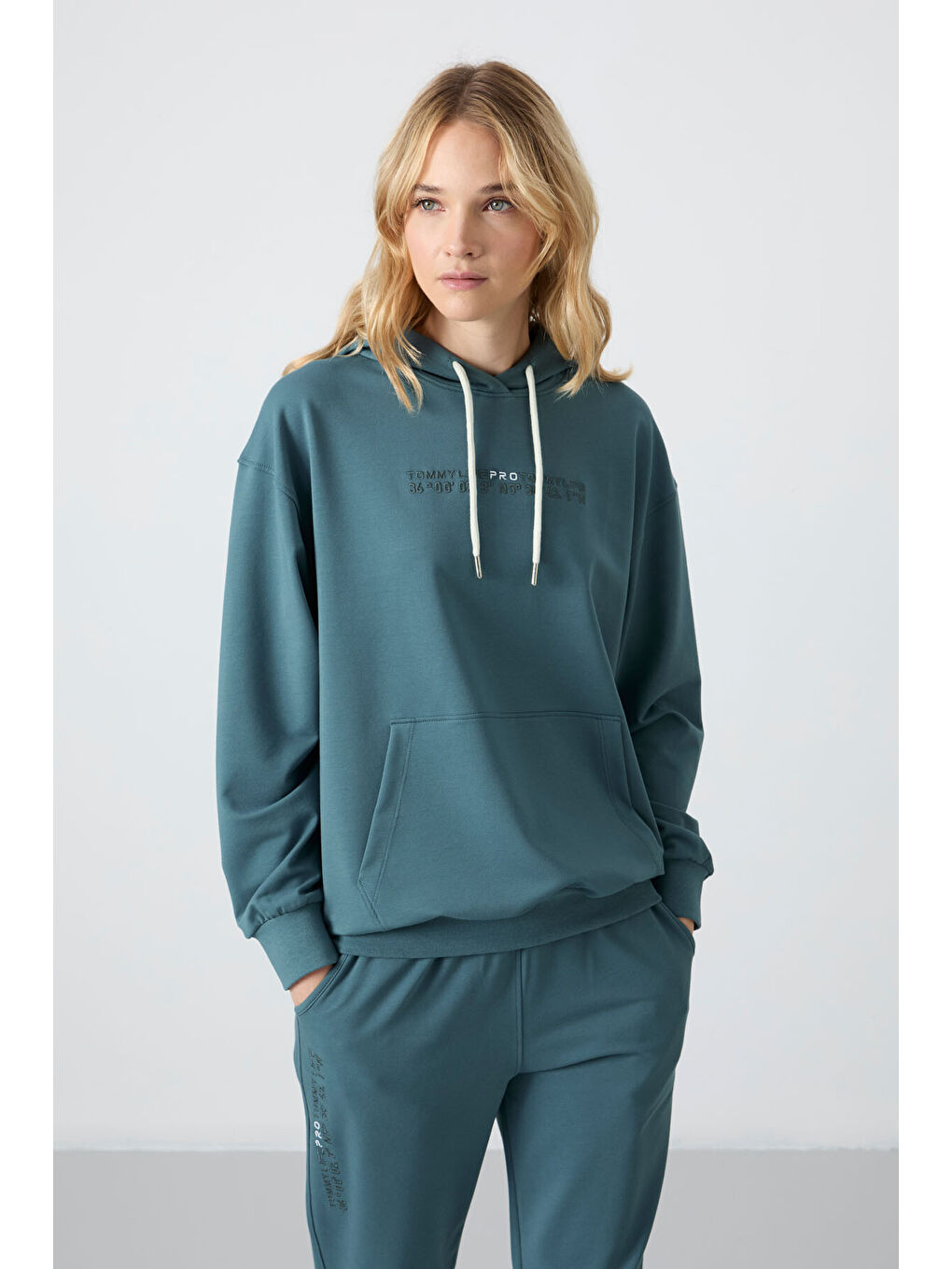 Orman Yeşili Kapüşonlu Kanguru Cep Oversize Lastik Paça Kadın Eşofman Takımı   95288-2