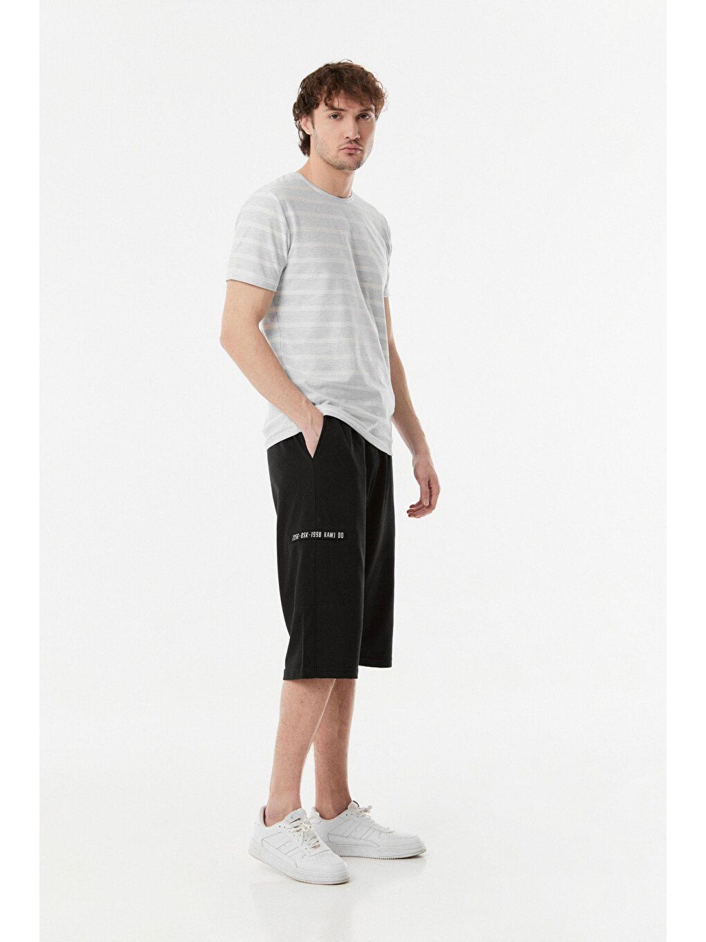 Siyah Baskılı Beli Bağcıklı Kargo Cebi Fermuarlı Kapri