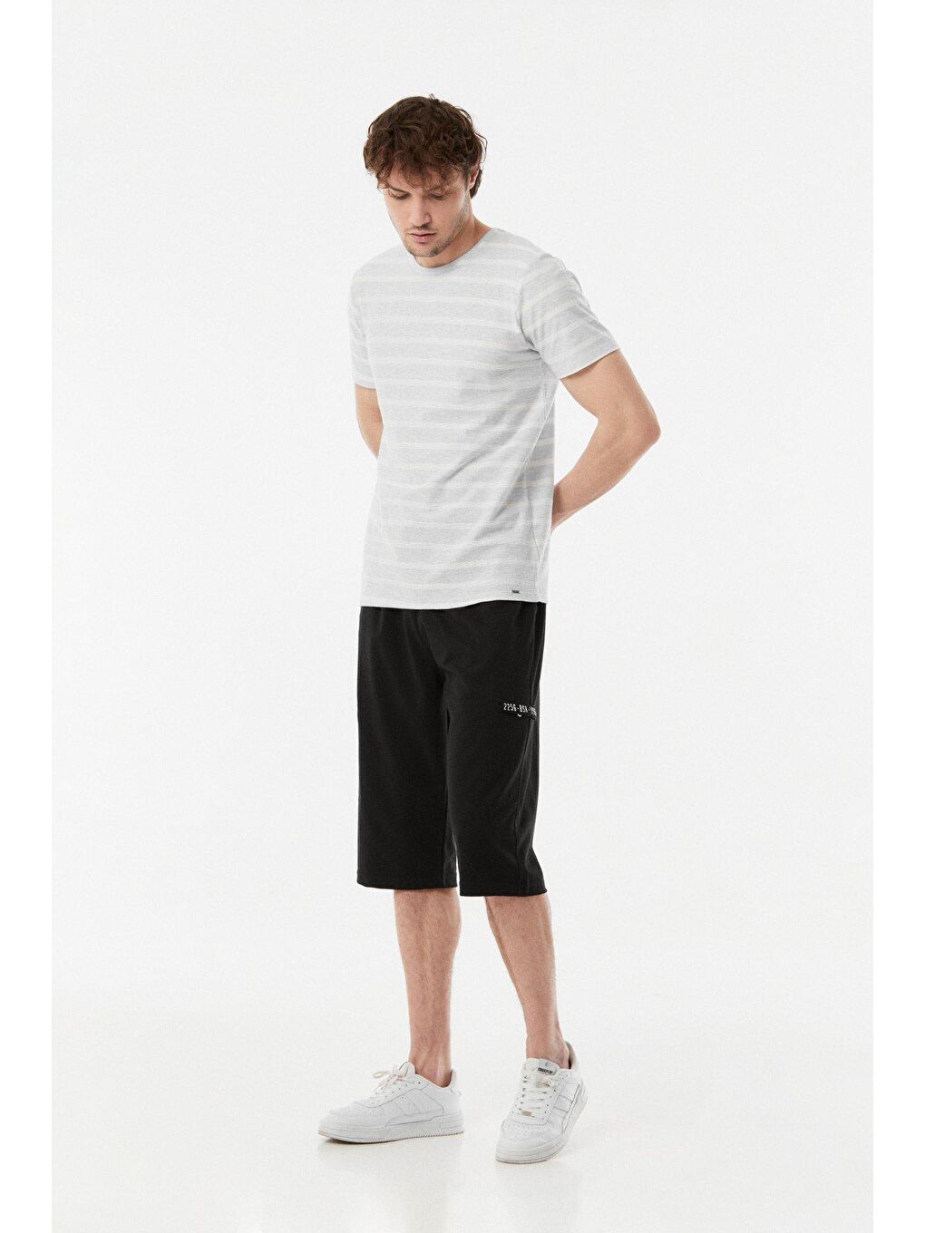 Siyah Baskılı Beli Bağcıklı Kargo Cebi Fermuarlı Kapri-2