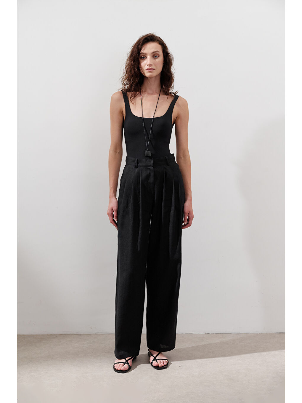 Keten Pileli Geniş Pantolon Siyah-3