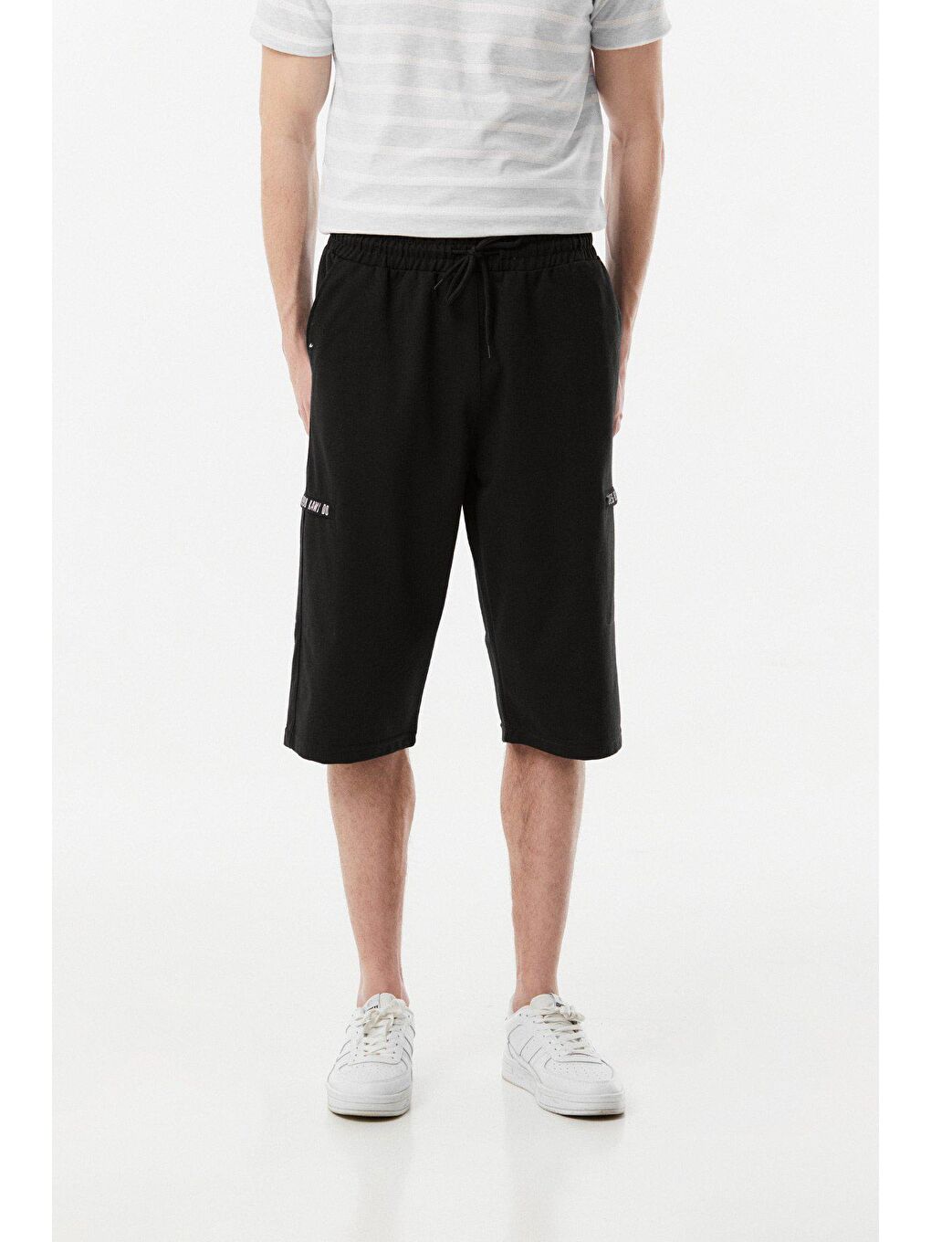 Siyah Baskılı Beli Bağcıklı Kargo Cebi Fermuarlı Kapri-4