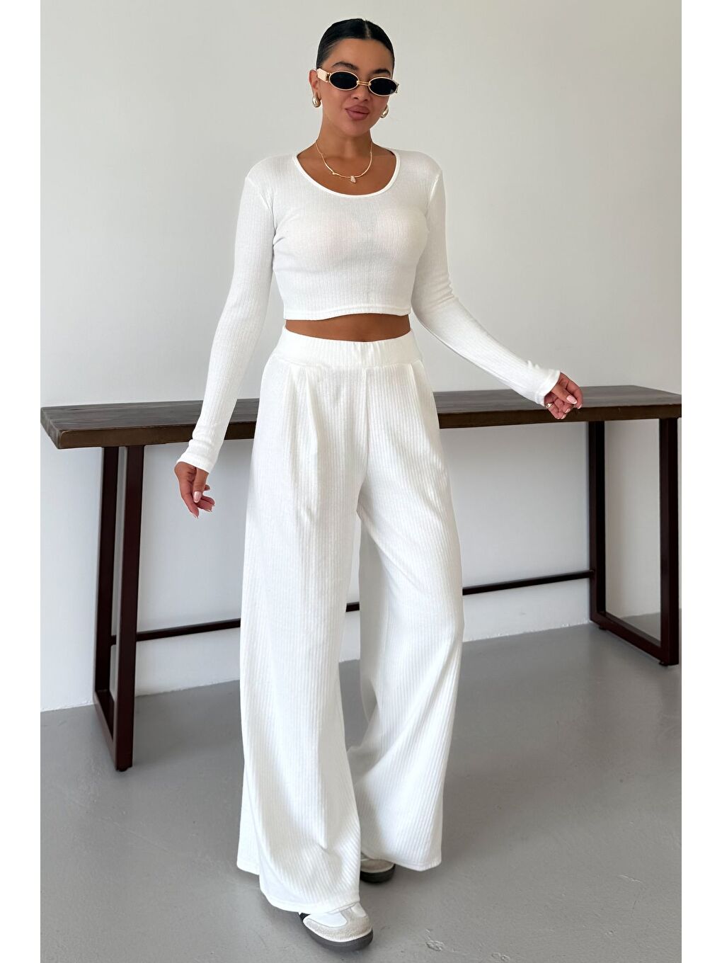 Kadın Beyaz Yuvarlak Yaka Bluzlu Alt-Üst Pantolonlu İnterlok Takım-1
