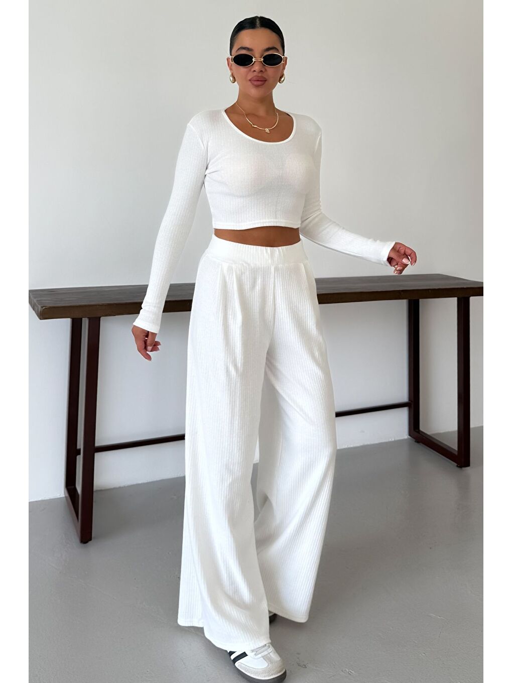 Kadın Beyaz Yuvarlak Yaka Bluzlu Alt-Üst Pantolonlu İnterlok Takım-2