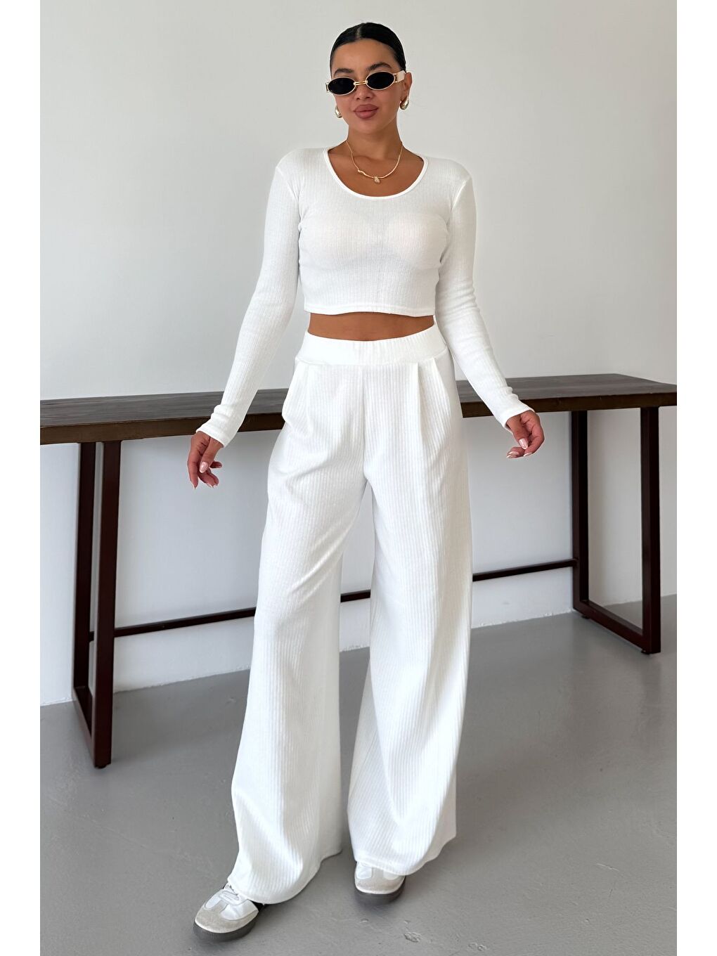 Kadın Beyaz Yuvarlak Yaka Bluzlu Alt-Üst Pantolonlu İnterlok Takım-3