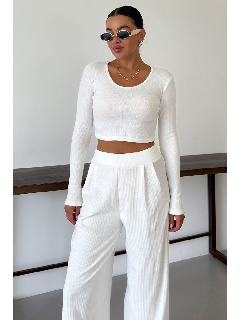 Kadın Beyaz Yuvarlak Yaka Bluzlu Alt-Üst Pantolonlu İnterlok Takım-4