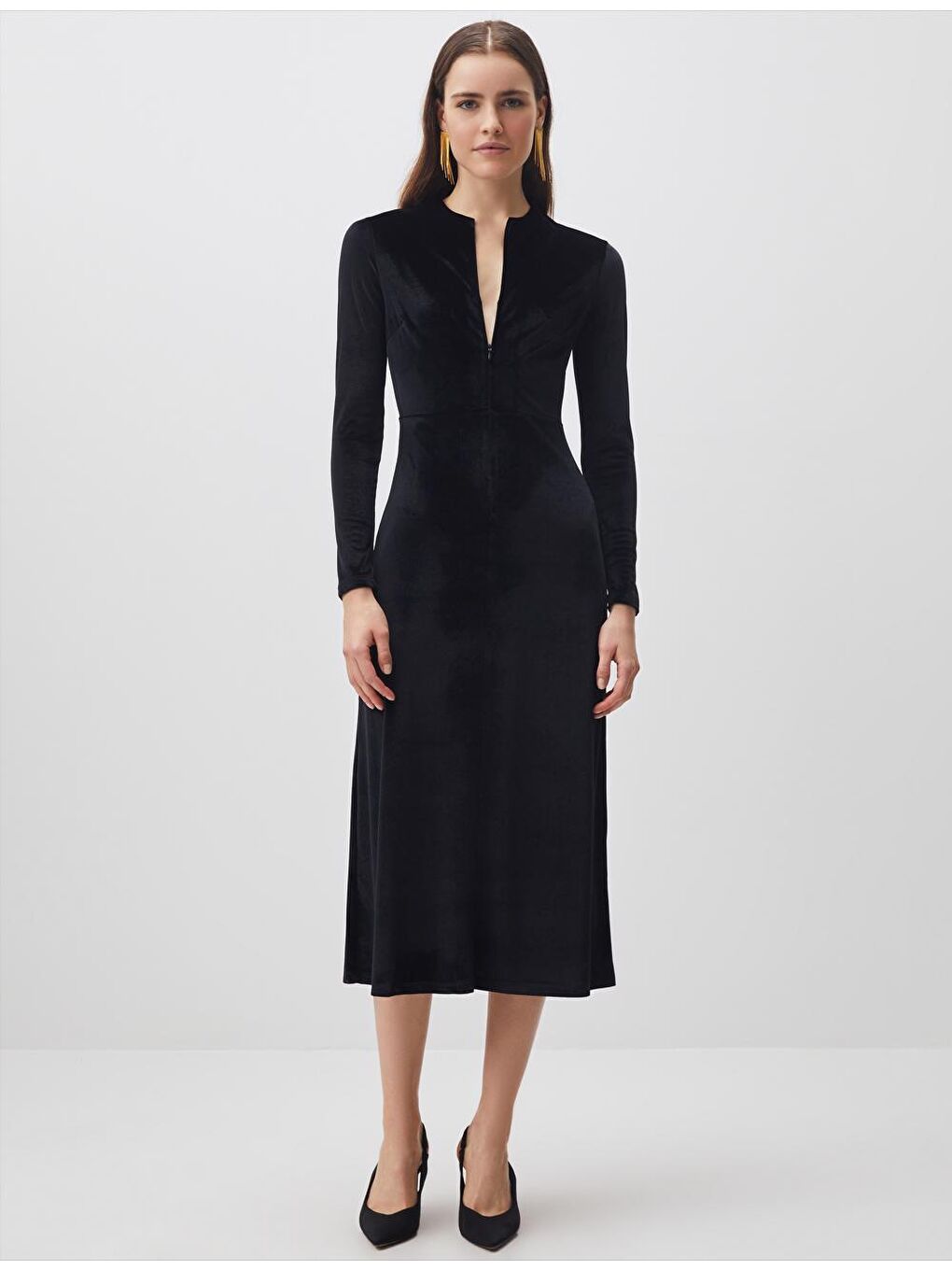 Siyah V Yaka Uzun Kollu Kadife Maxi Elbise-5