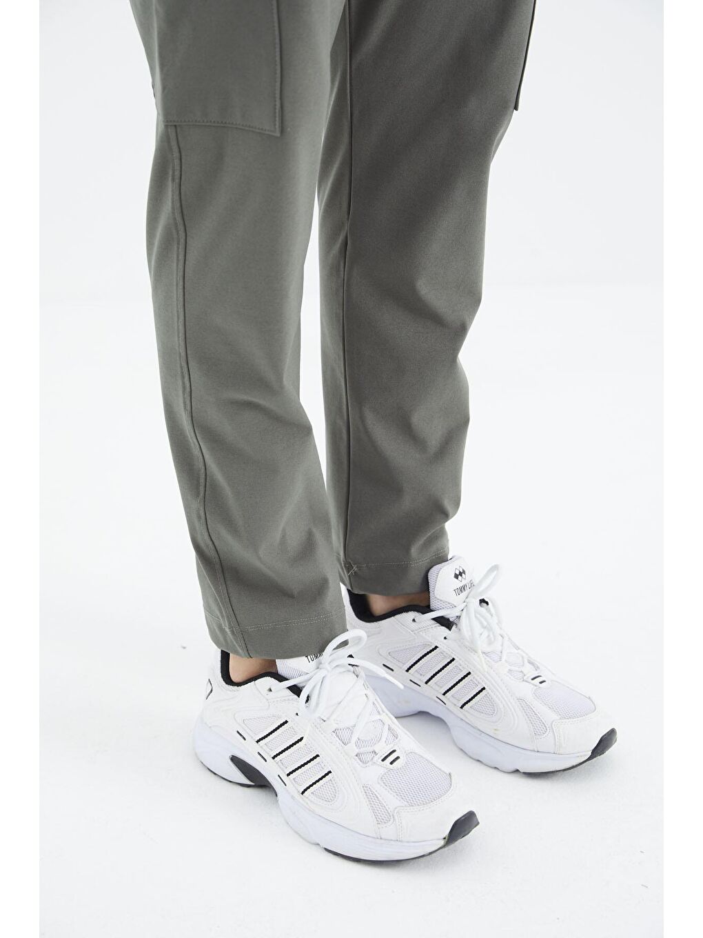 Haki Bağcıklı Cep Detaylı Rahat Kalıp Erkek Eşofman Alt - 84998-3