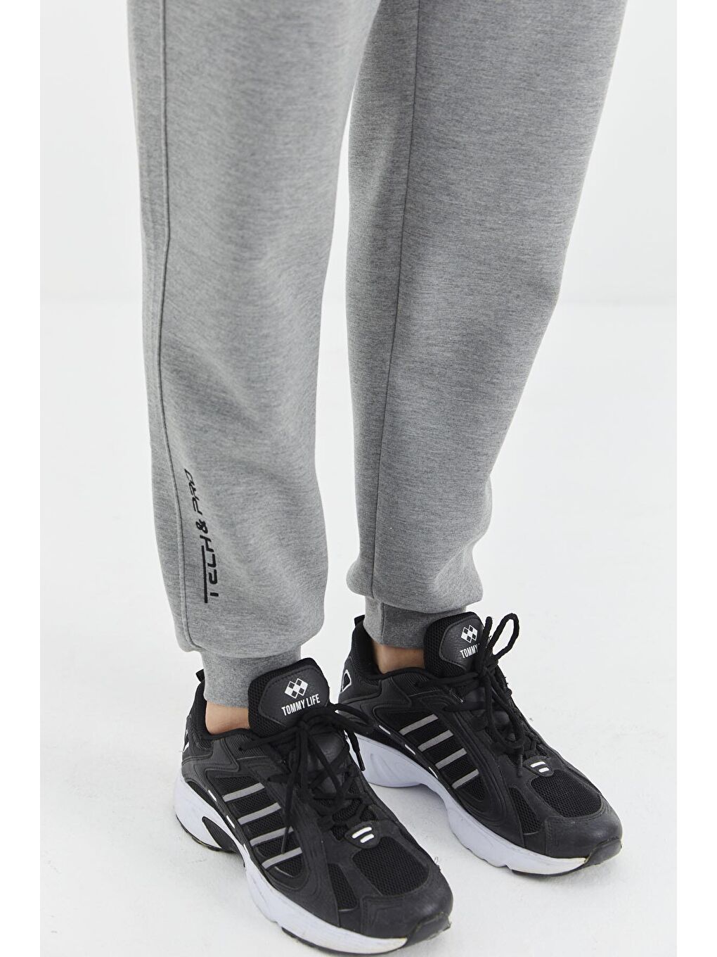 Gri Melanj Dik Yaka Fermuarlı Kanguru Cep Detaylı Rahat Kalıp Erkek Eşofman Takımı - 85219-4