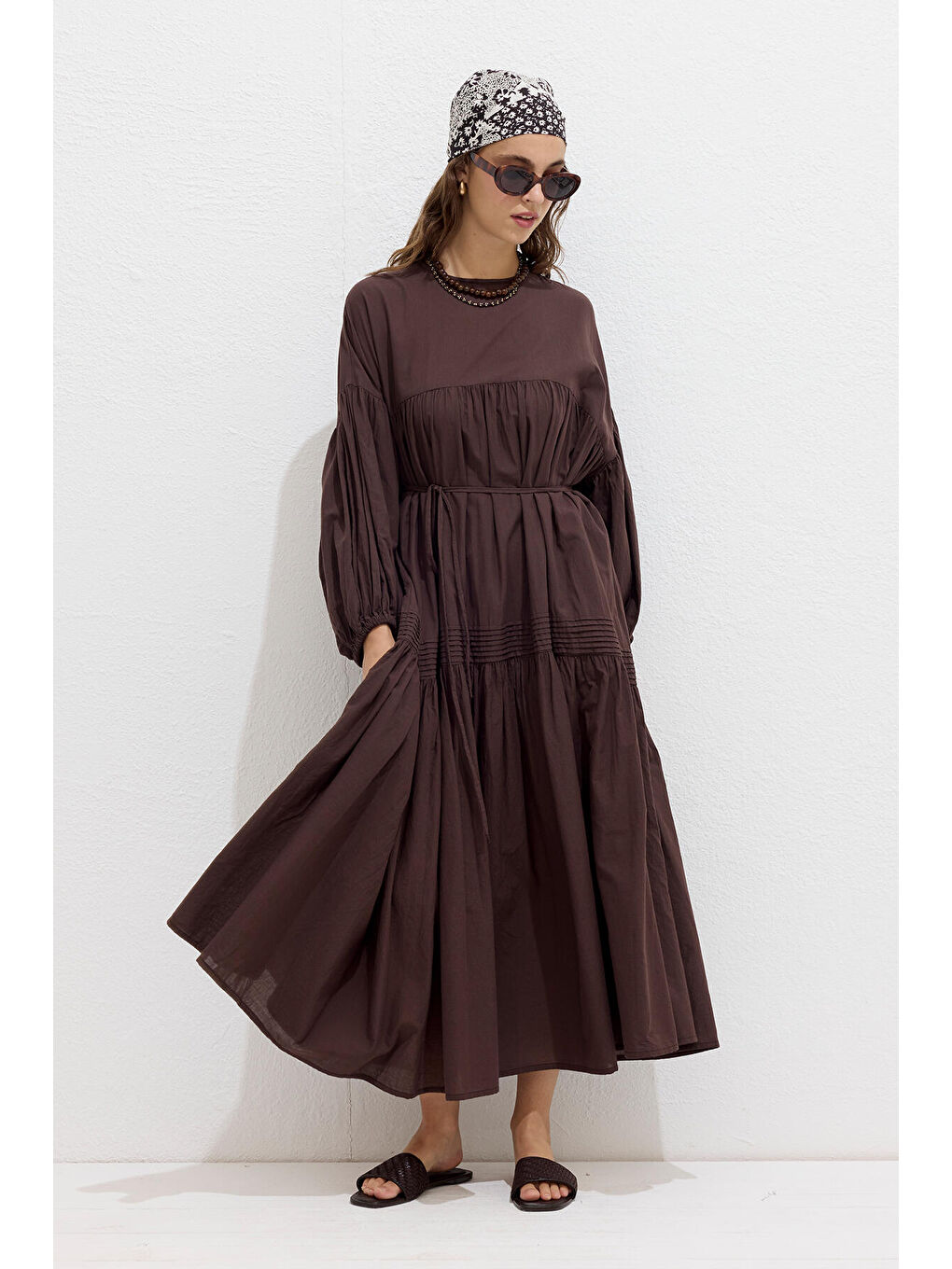 Büzgülü Oversize Vual Elbise Kahverengi-6