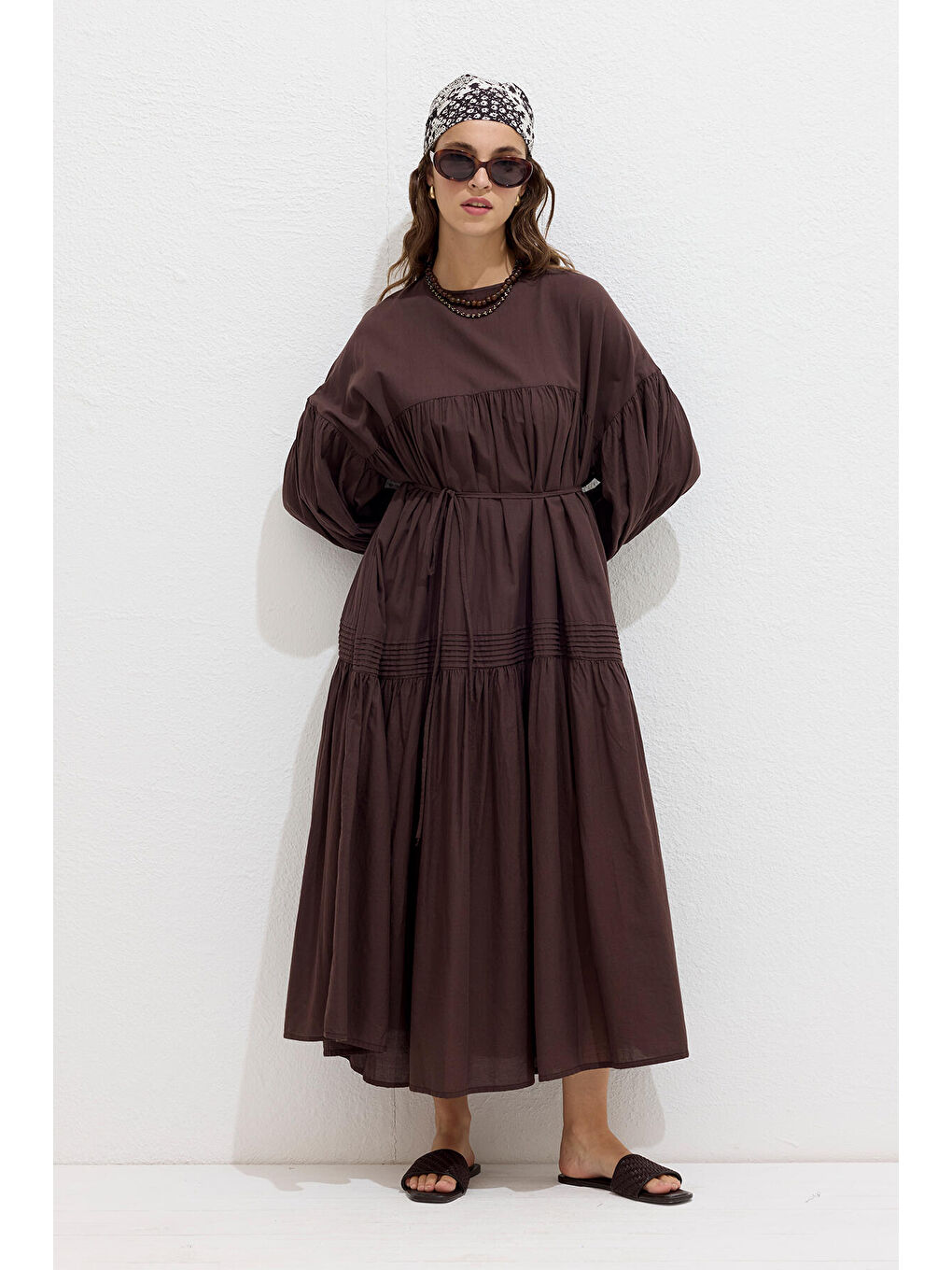 Büzgülü Oversize Vual Elbise Kahverengi-8