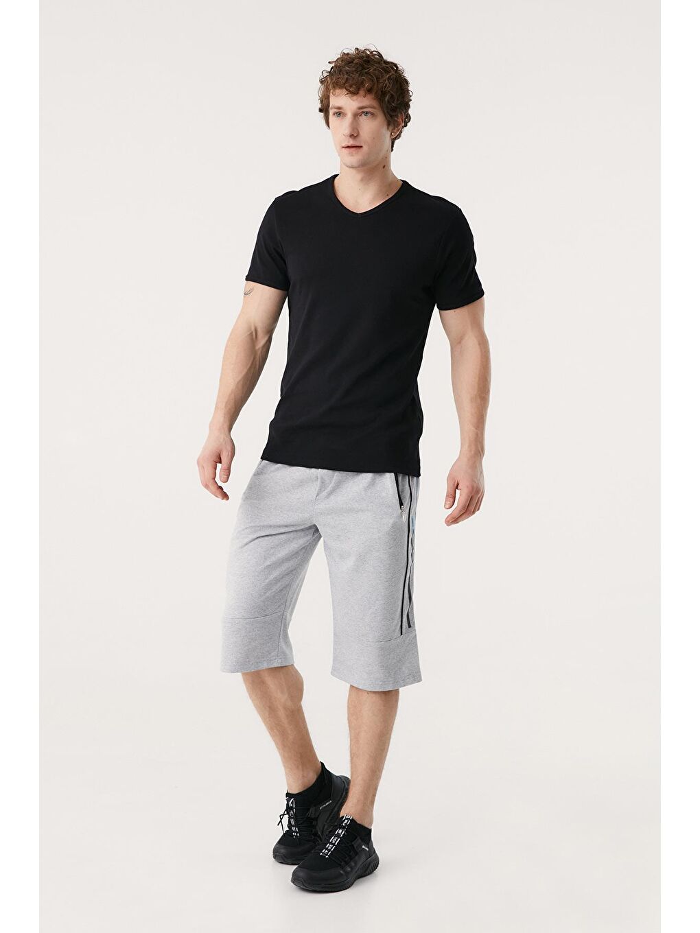 Gri Dikiş Detaylı Cebi Fermuarlı Kapri-3