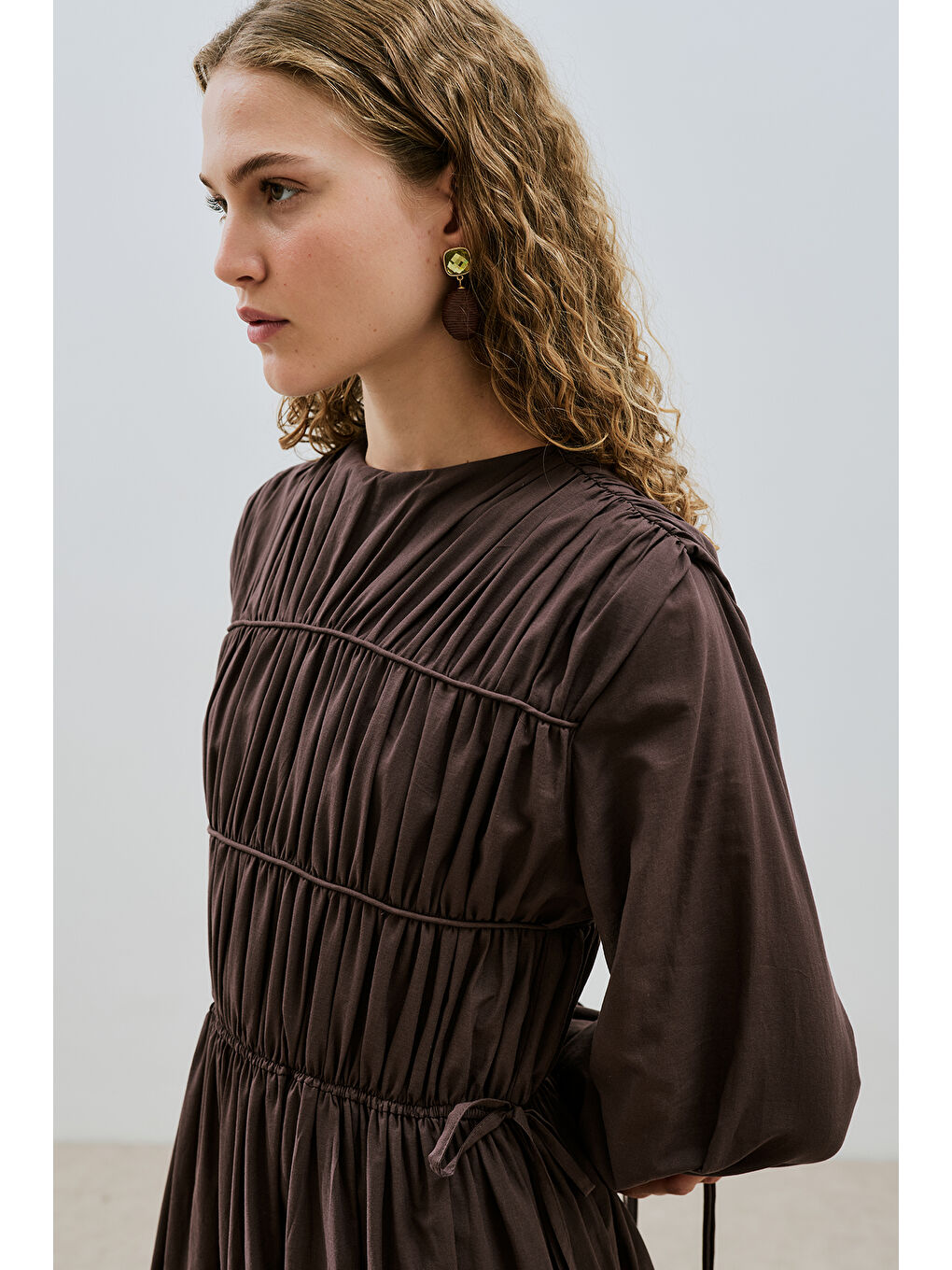 Büzgülü Uzun Kol Elbise Kahverengi-6