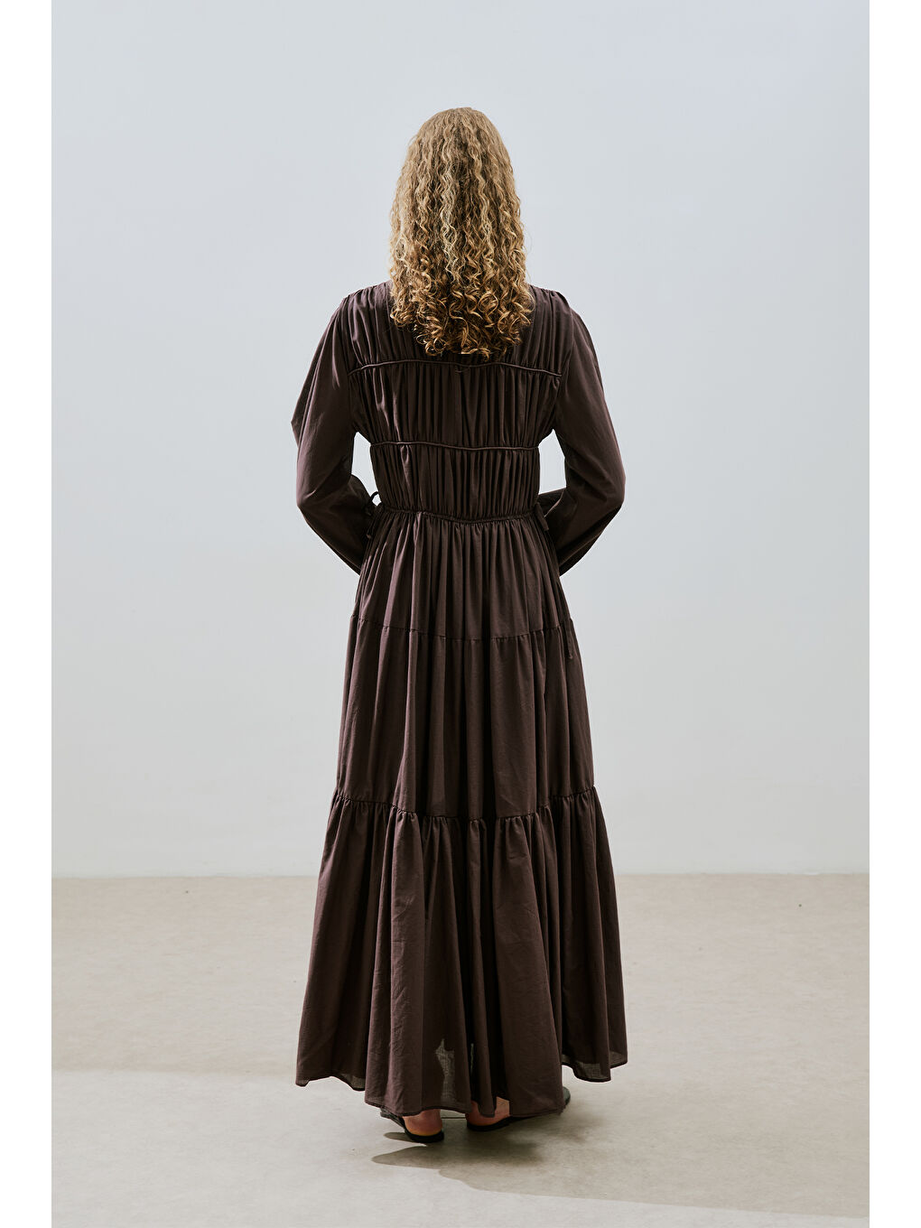 Büzgülü Uzun Kol Elbise Kahverengi-7