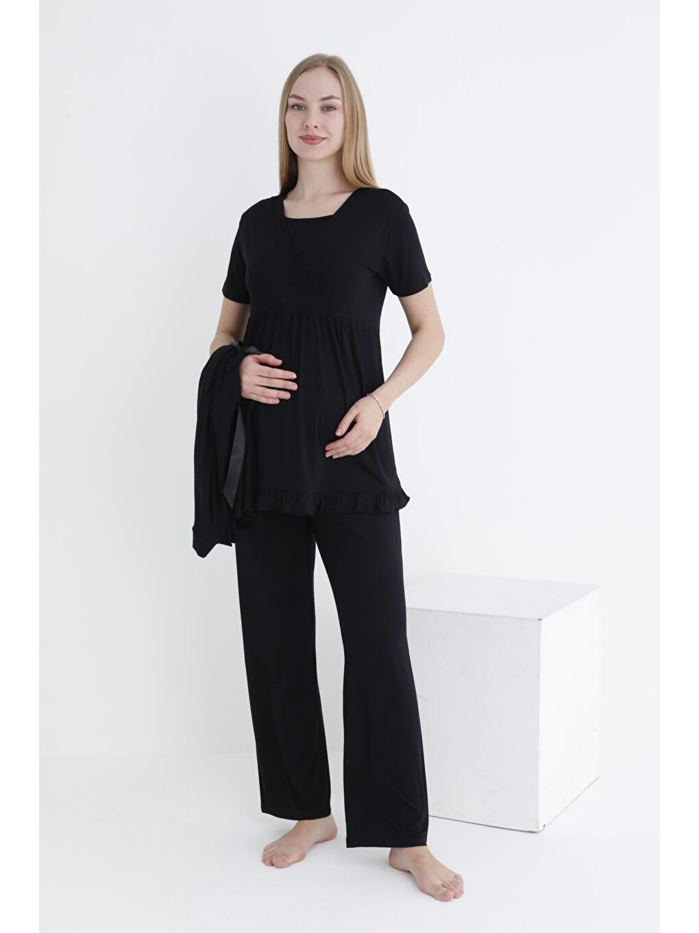 Siyah Sabahlıklı Fırfır Detaylı Kısa Kol Emzirmeye Uygun Hamile ve Lohusa Pijama Takımı-2
