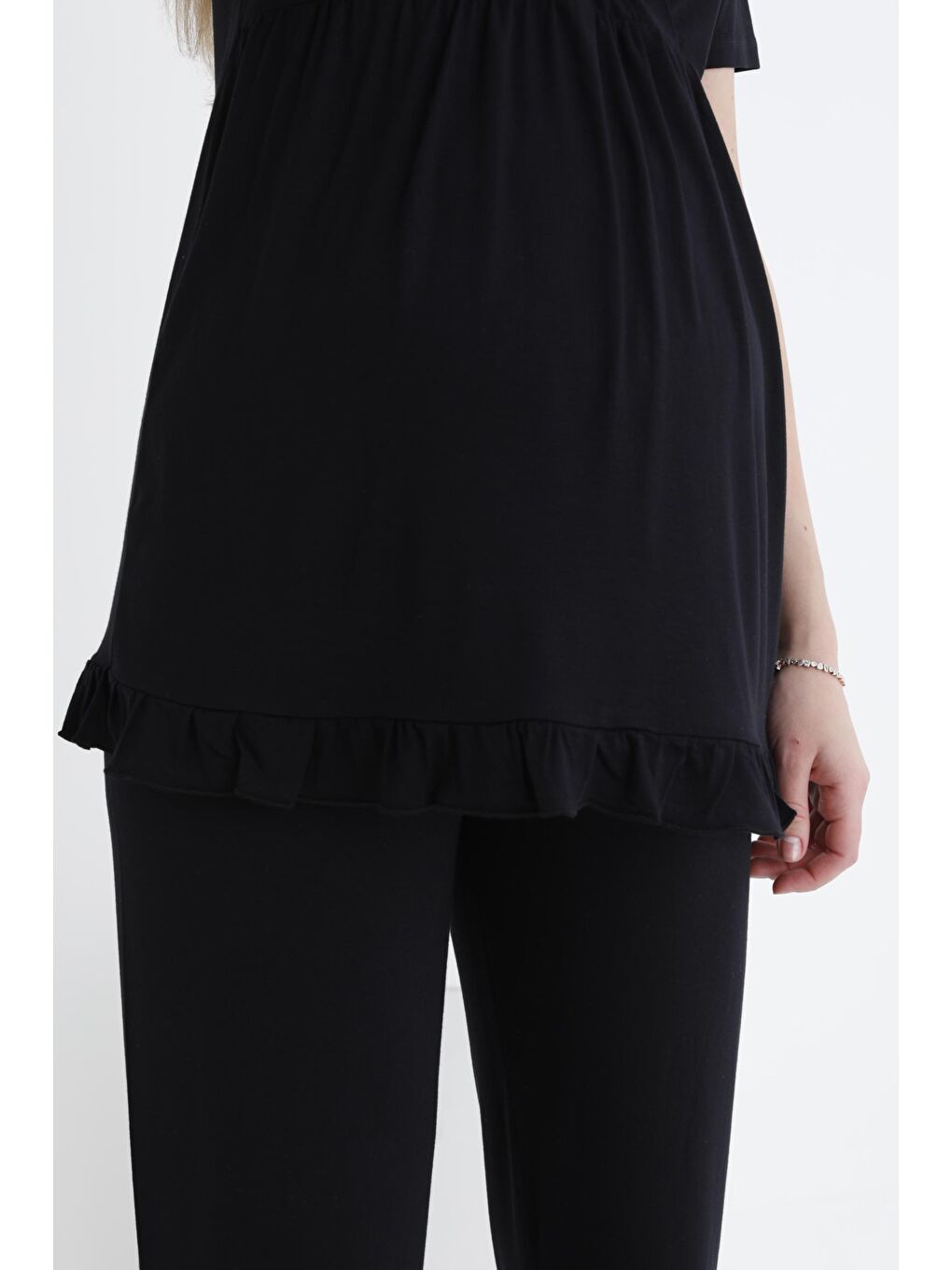 Siyah Sabahlıklı Fırfır Detaylı Kısa Kol Emzirmeye Uygun Hamile ve Lohusa Pijama Takımı-5