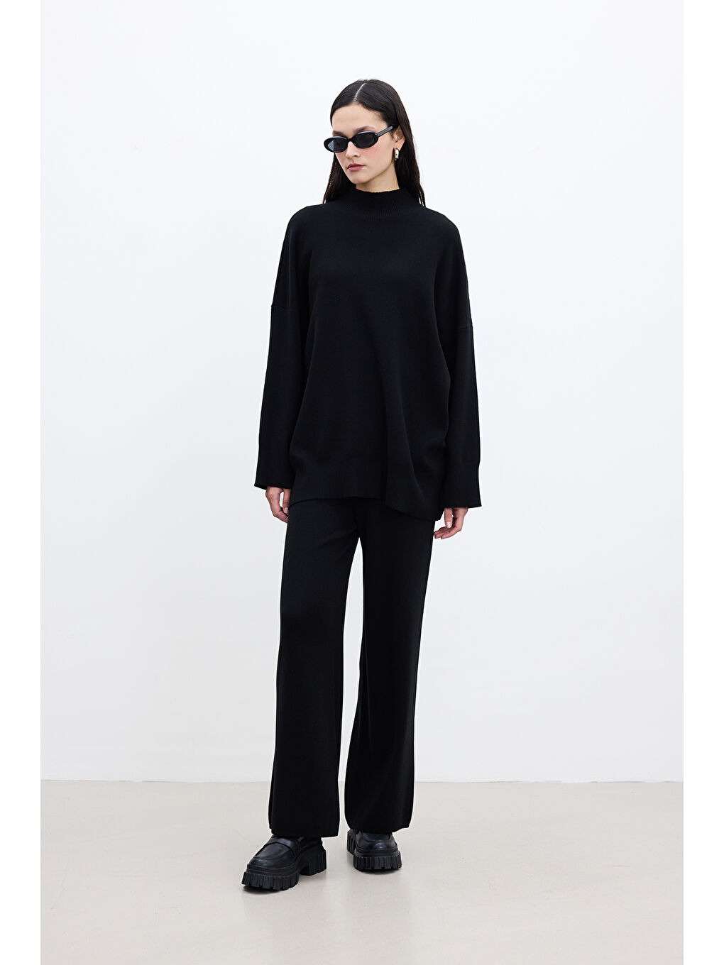 Oversize Yüksek Yaka Kazak Siyah-4