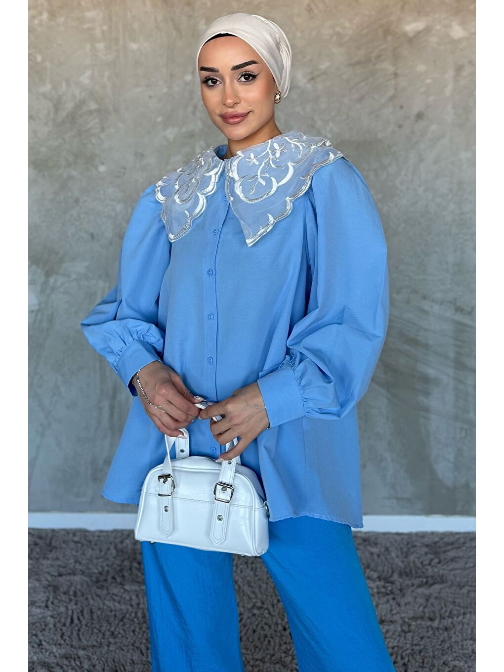 Mavi Yakası Tül İşlemeli Tesettür Gömlek-3