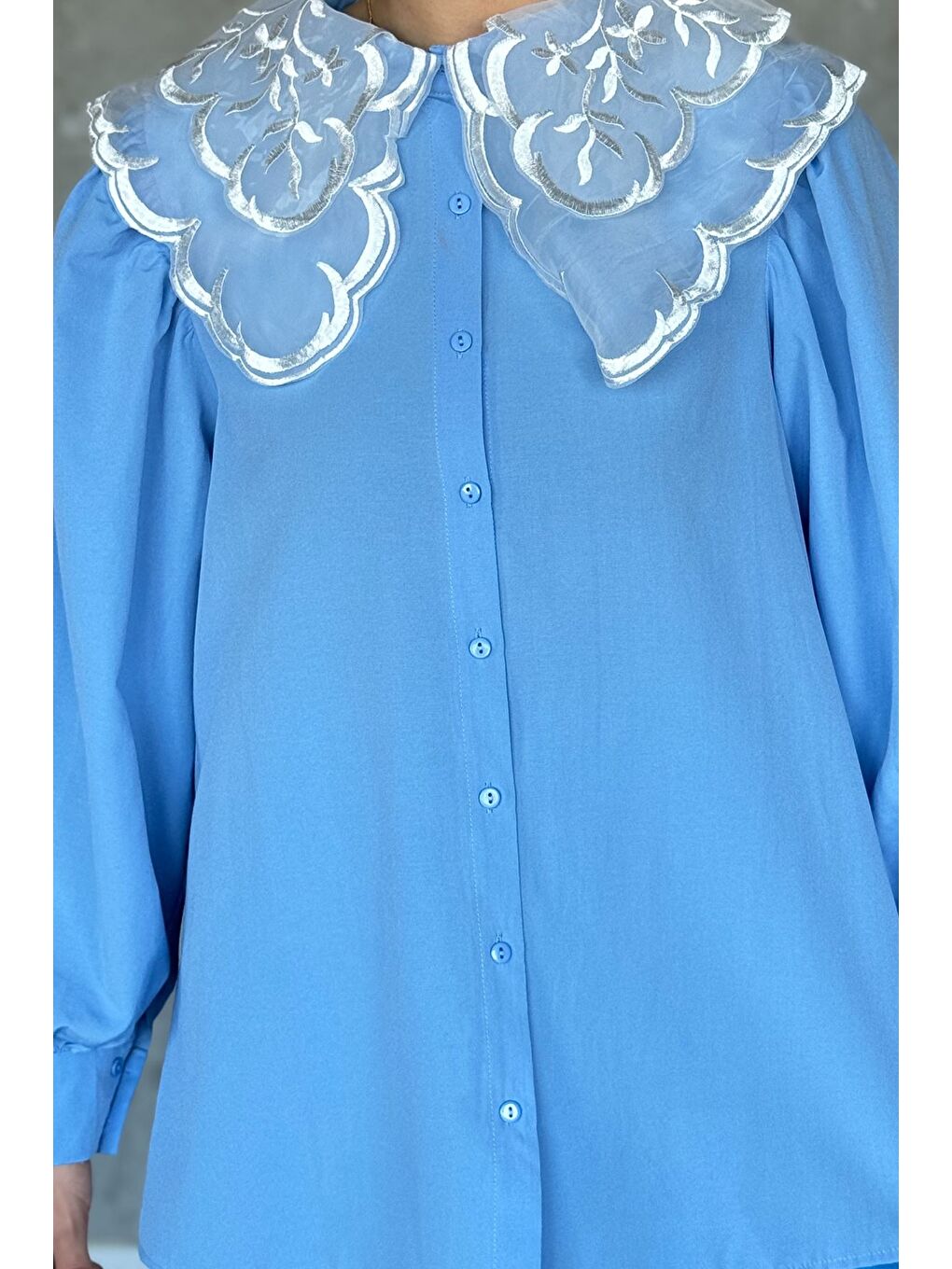 Mavi Yakası Tül İşlemeli Tesettür Gömlek-5