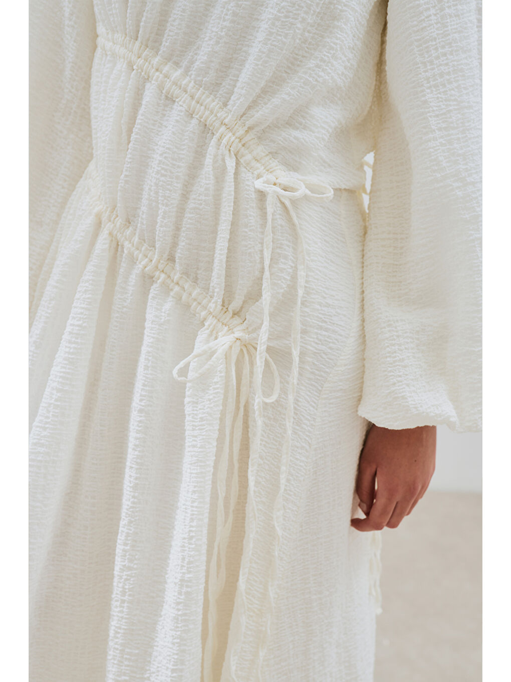 Büzgü Bağlamalı Dokulu Elbise Ekru-4