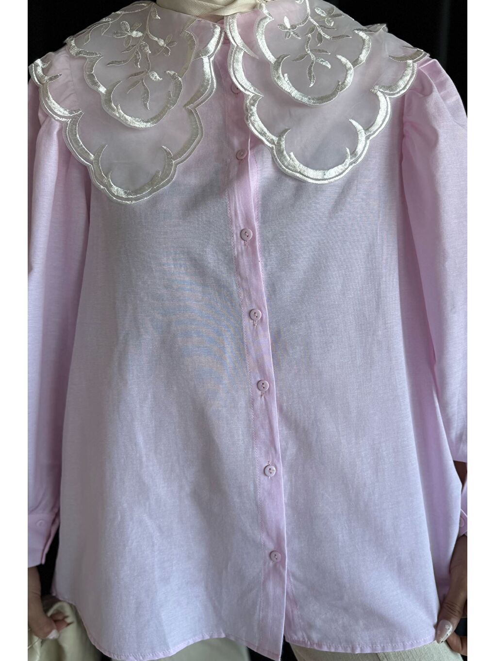 Pembe Yakası Tül İşlemeli Tesettür Gömlek-5