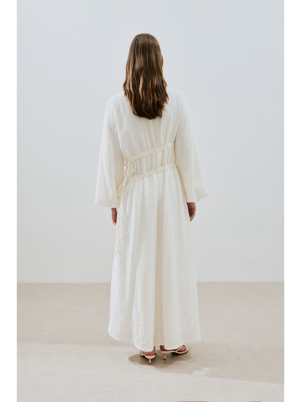 Büzgü Bağlamalı Dokulu Elbise Ekru-6
