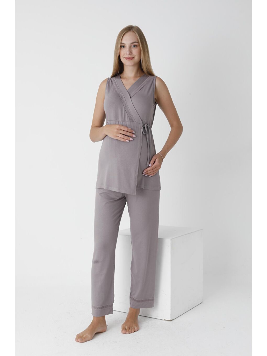 Gri Füme Önden Bağlamalı Dantel Detaylı Kolsuz Hamile ve Lohusa Pijama Takımı