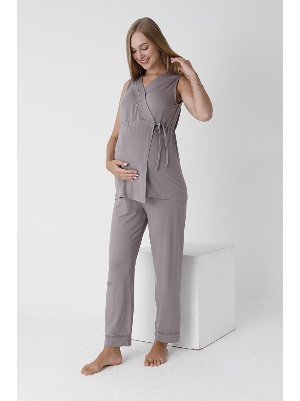 Gri Füme Önden Bağlamalı Dantel Detaylı Kolsuz Hamile ve Lohusa Pijama Takımı-1