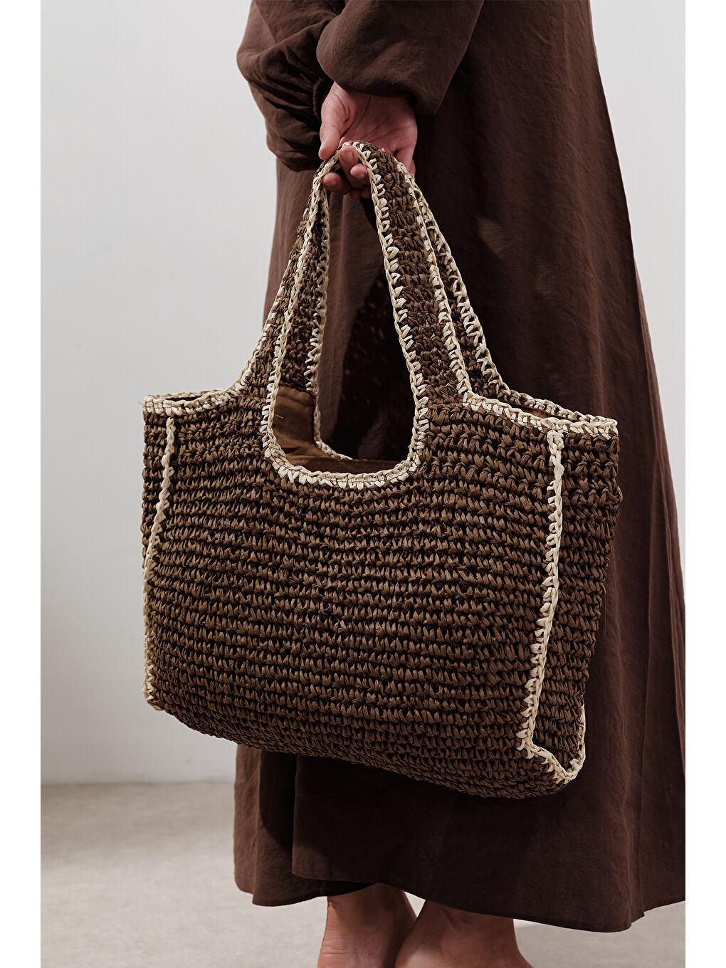 Kontrast Detaylı Hasır Çanta Kahverengi-2