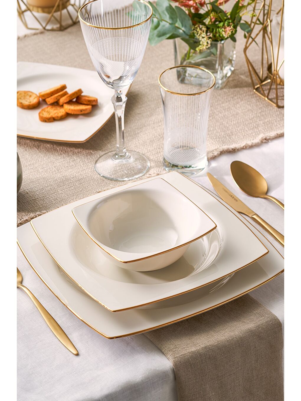 Beyaz Karmen Porselen 60 Parça 12 Kişilik Yemek Takımı Kare Gold