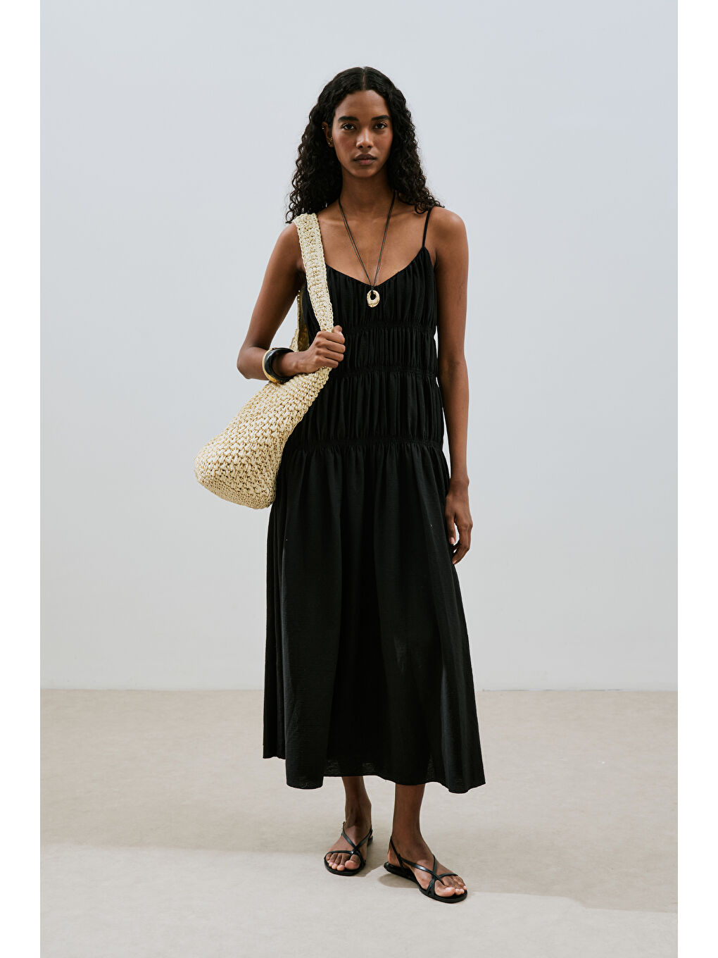 Dokulu Büzgü Detaylı Elbise Siyah