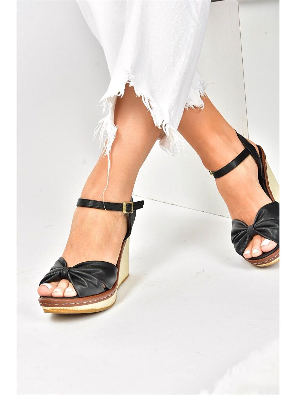 M674040409 Siyah Dolgu Taban Kadın Ayakkabı-3