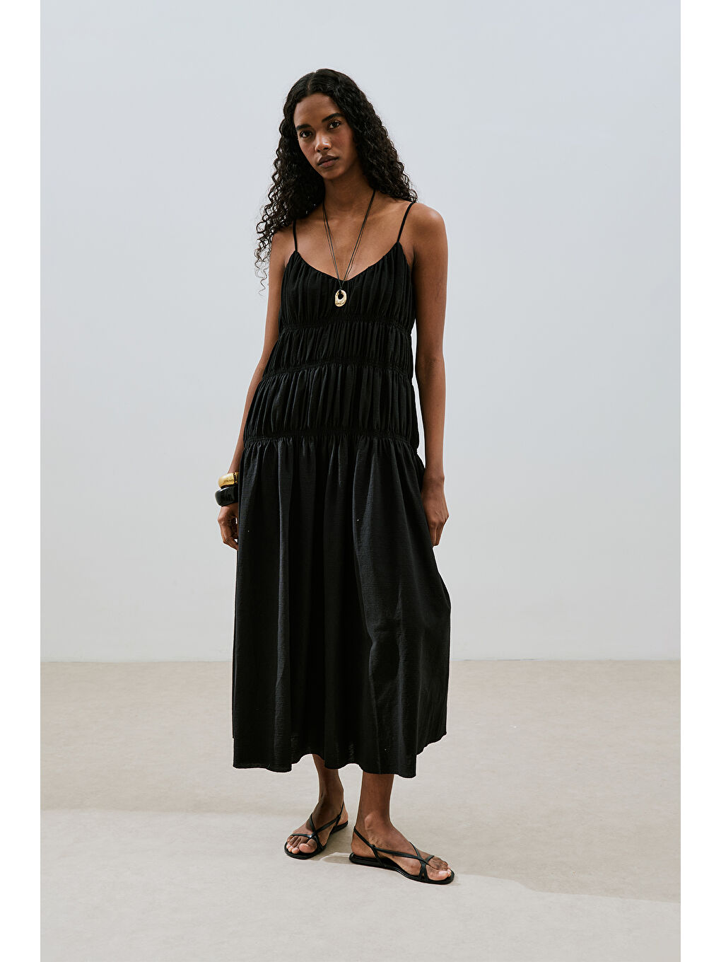 Dokulu Büzgü Detaylı Elbise Siyah-4