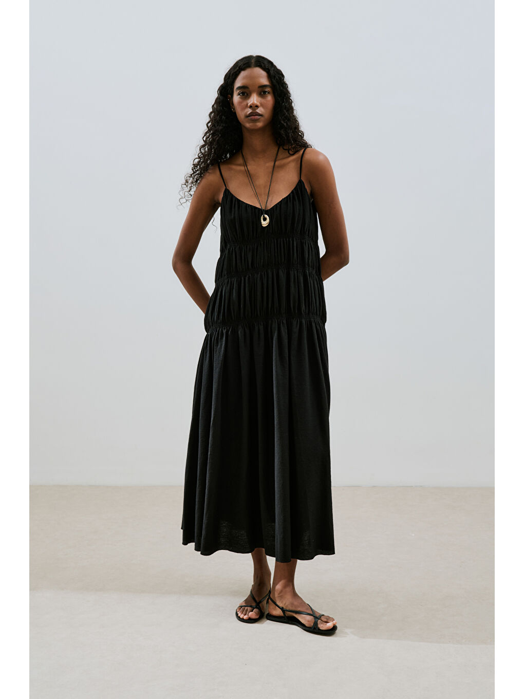 Dokulu Büzgü Detaylı Elbise Siyah-5