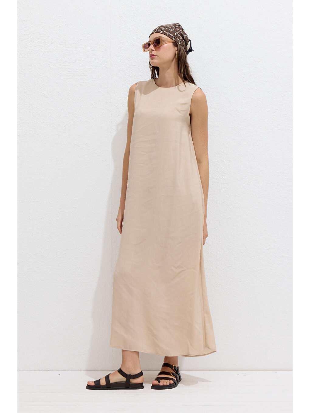 Lyocell Rahat Kolsuz Elbise Bej-3