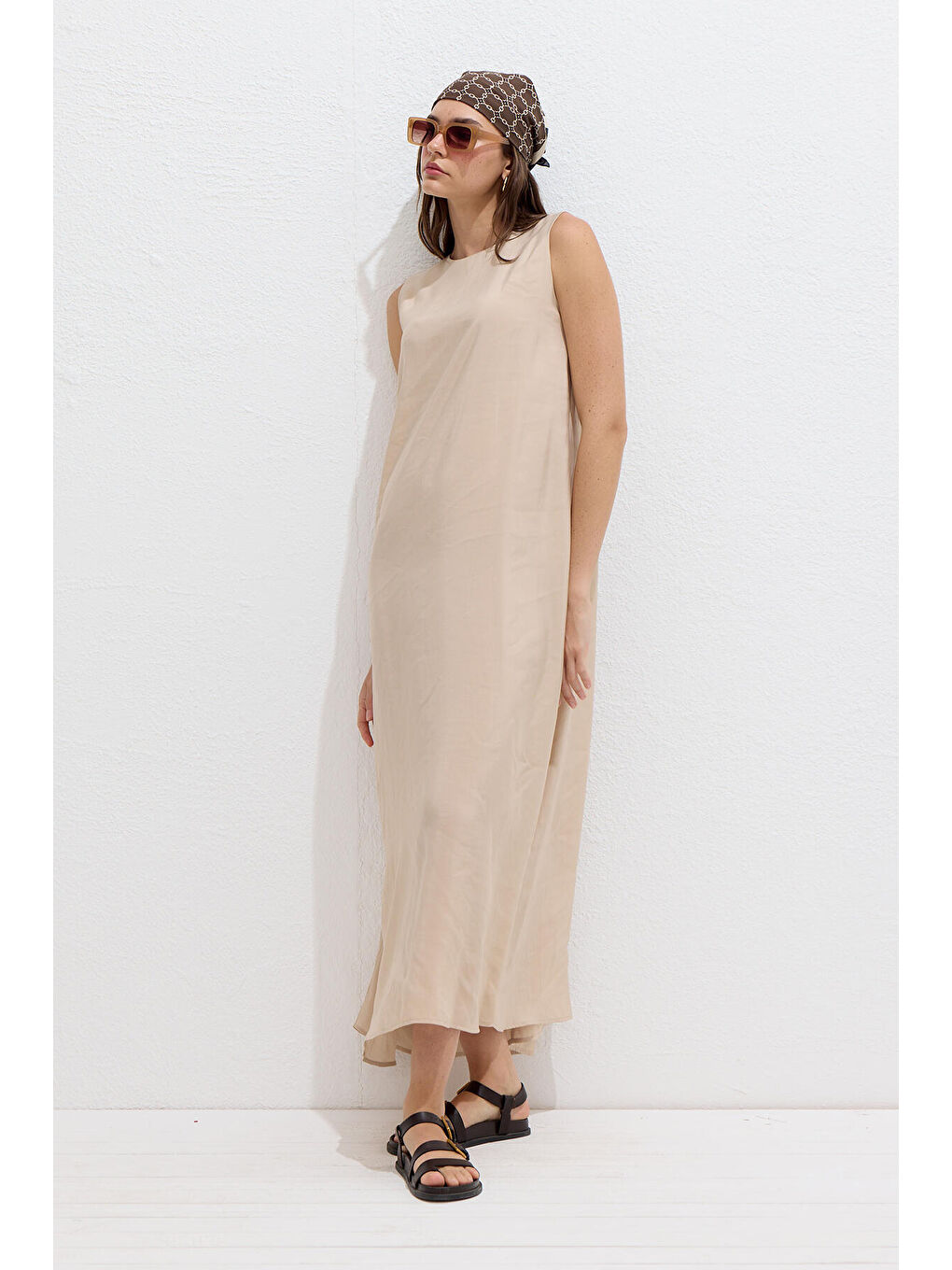 Lyocell Rahat Kolsuz Elbise Bej-4