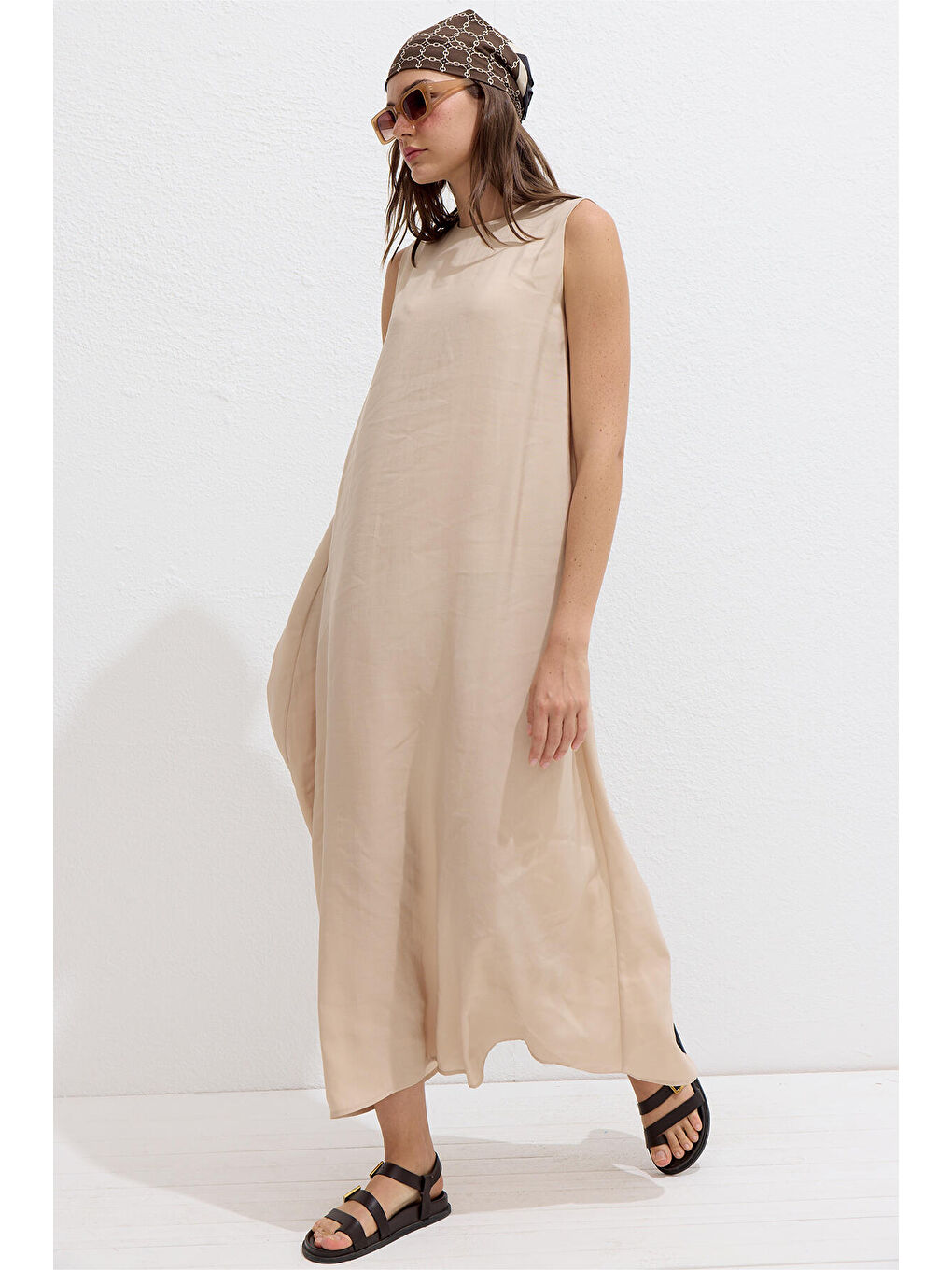 Lyocell Rahat Kolsuz Elbise Bej-5