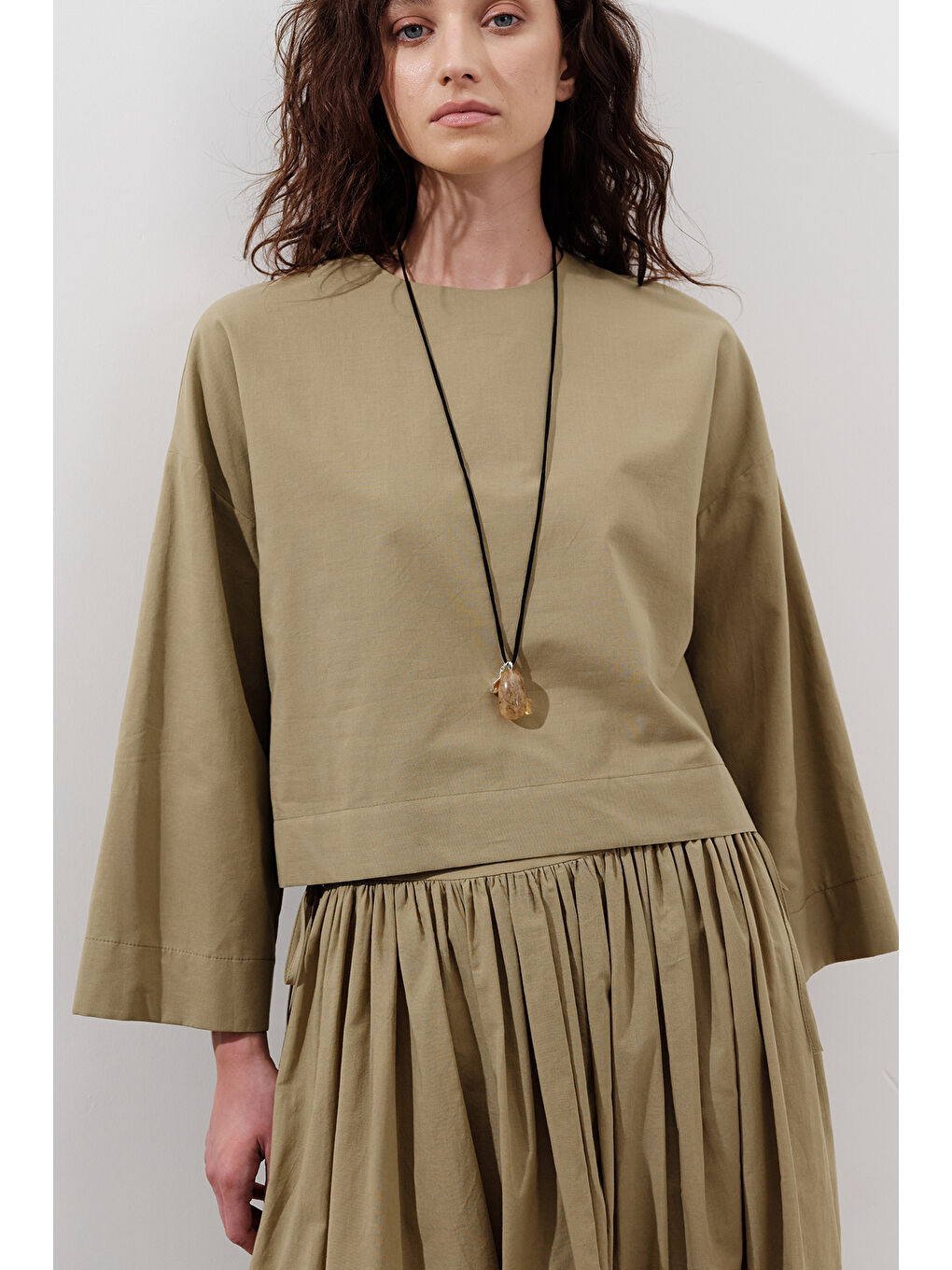 Kahverengi Pamuklu Crop Uzun Kol Bluz Toprak