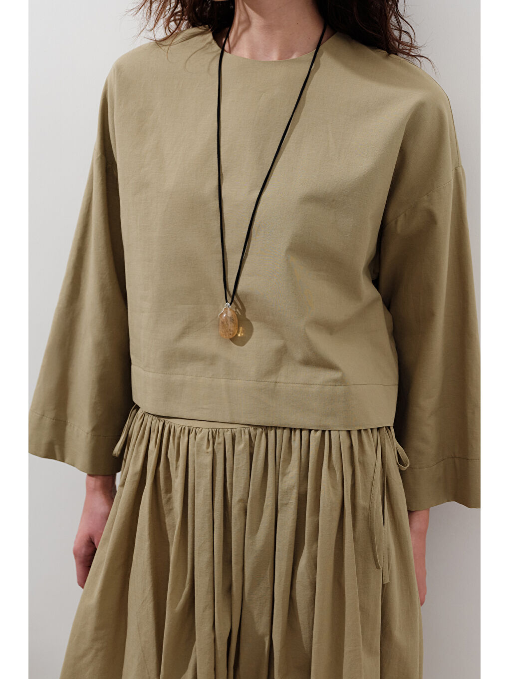 Kahverengi Pamuklu Crop Uzun Kol Bluz Toprak-3