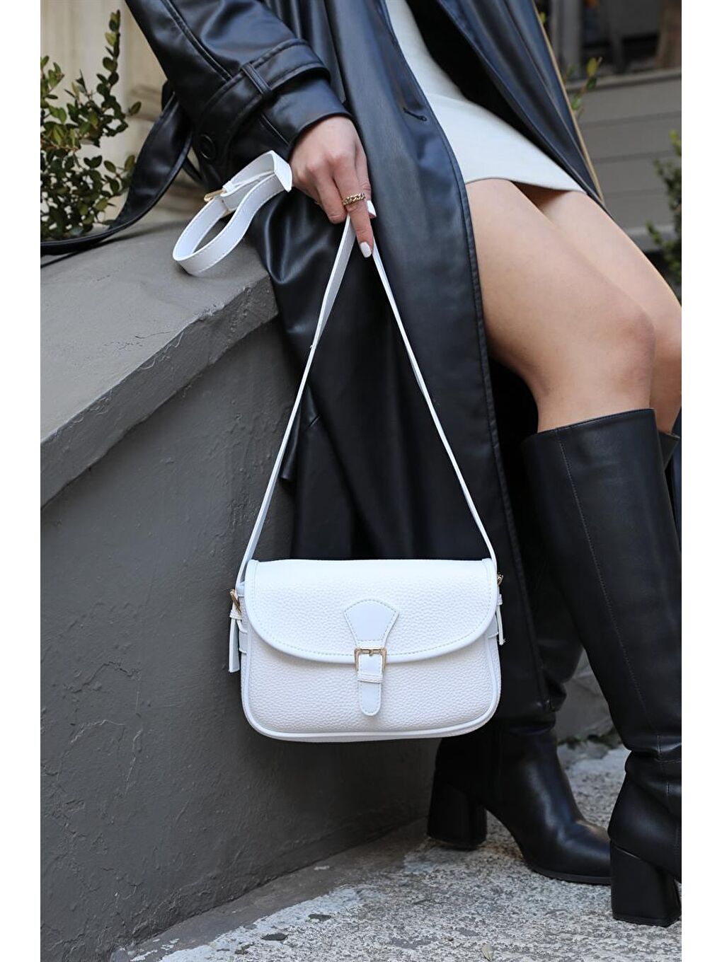 Silva Toka Kapaklı Çapraz Askılı Kadın Çanta - Beyaz
