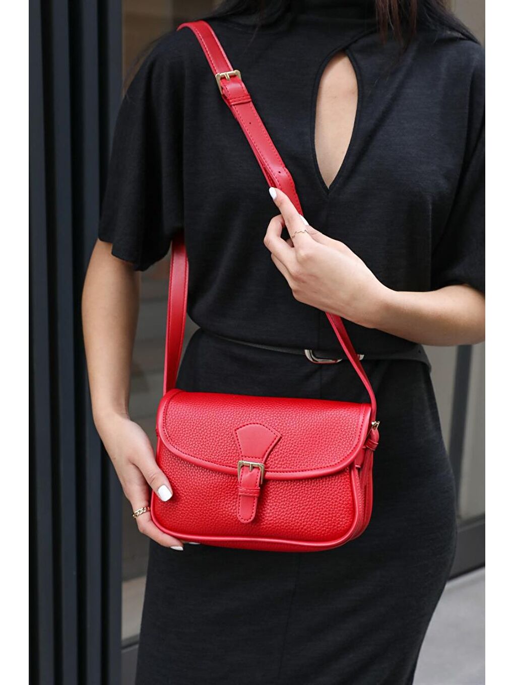 Silva Toka Kapaklı Çapraz Askılı Kadın Çanta - Kırmızı