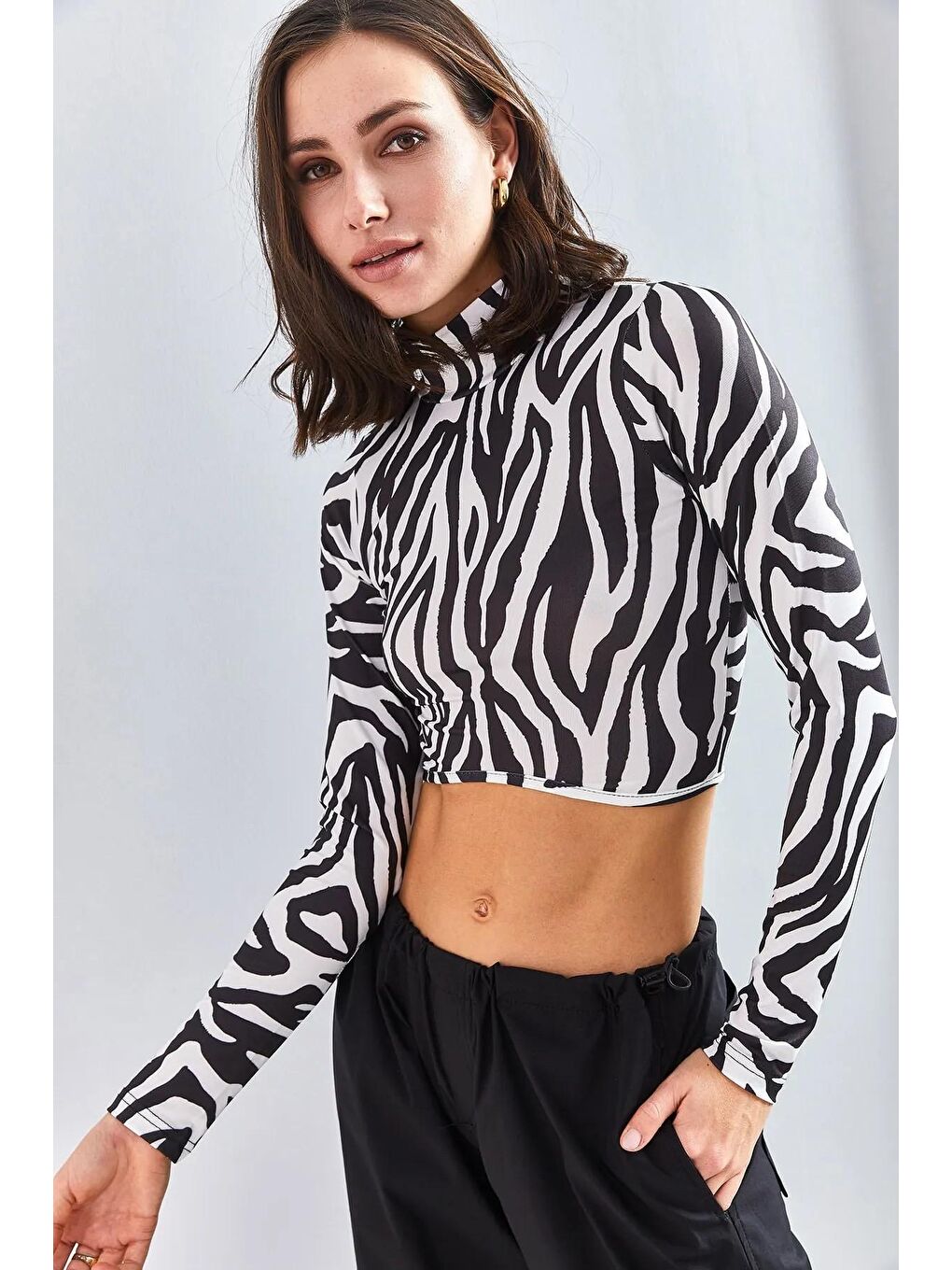 Siyah Kadın Yarım Balıkçı Yaka Biyeli Desenli Bluz-2