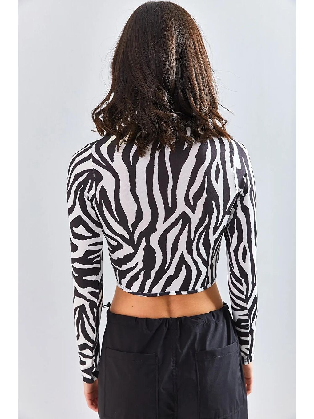 Siyah Kadın Yarım Balıkçı Yaka Biyeli Desenli Bluz-3