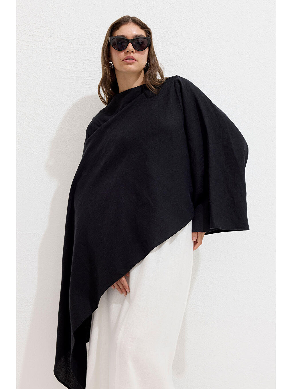 Asimetrik Keten Pelerin Bluz Siyah