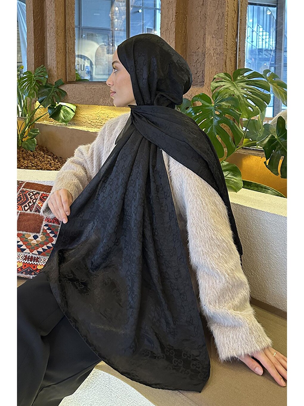 G Desen Ayrobin Floş Jakar Şal Siyah-3