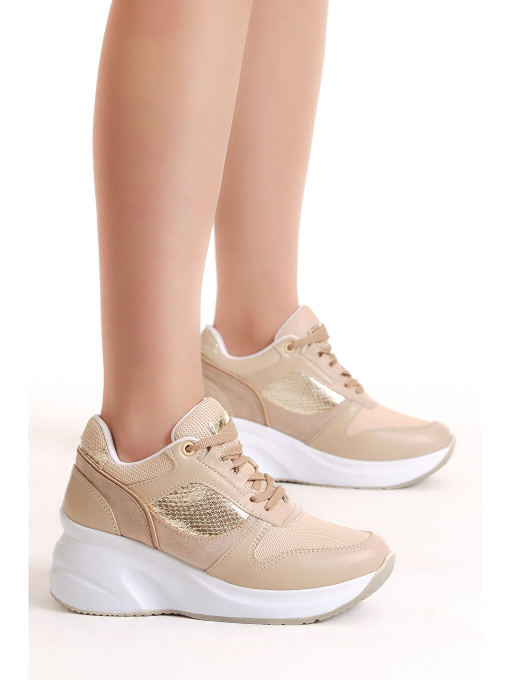 Kadın Bej Yüksek Tabanlı Bağcıklı Spor Ayakkabı