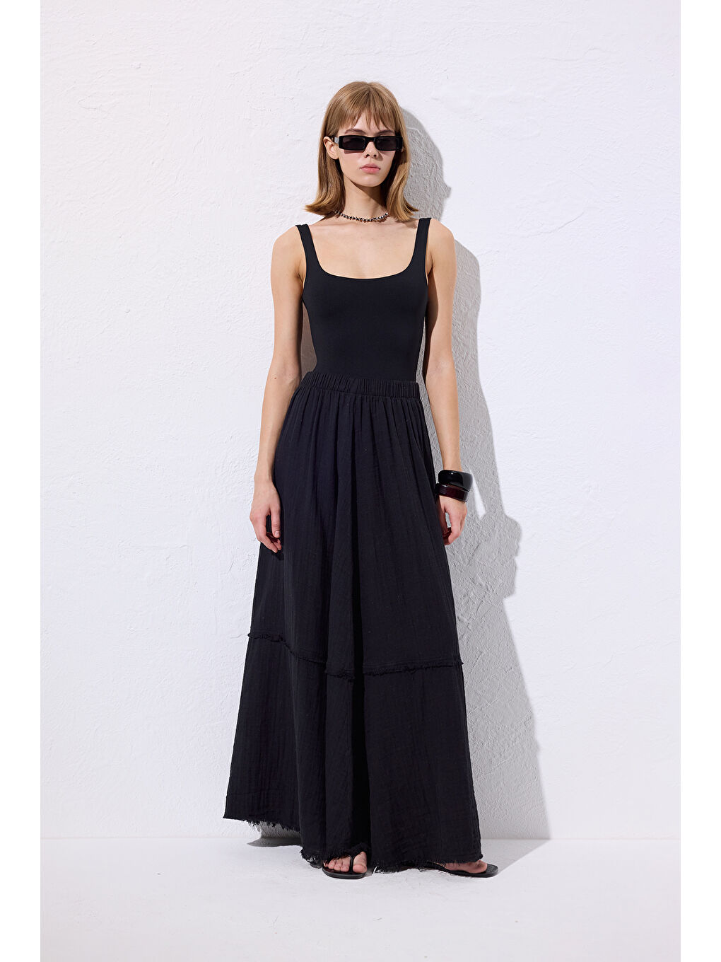 Müslin Katlı Geniş Etek Siyah-2