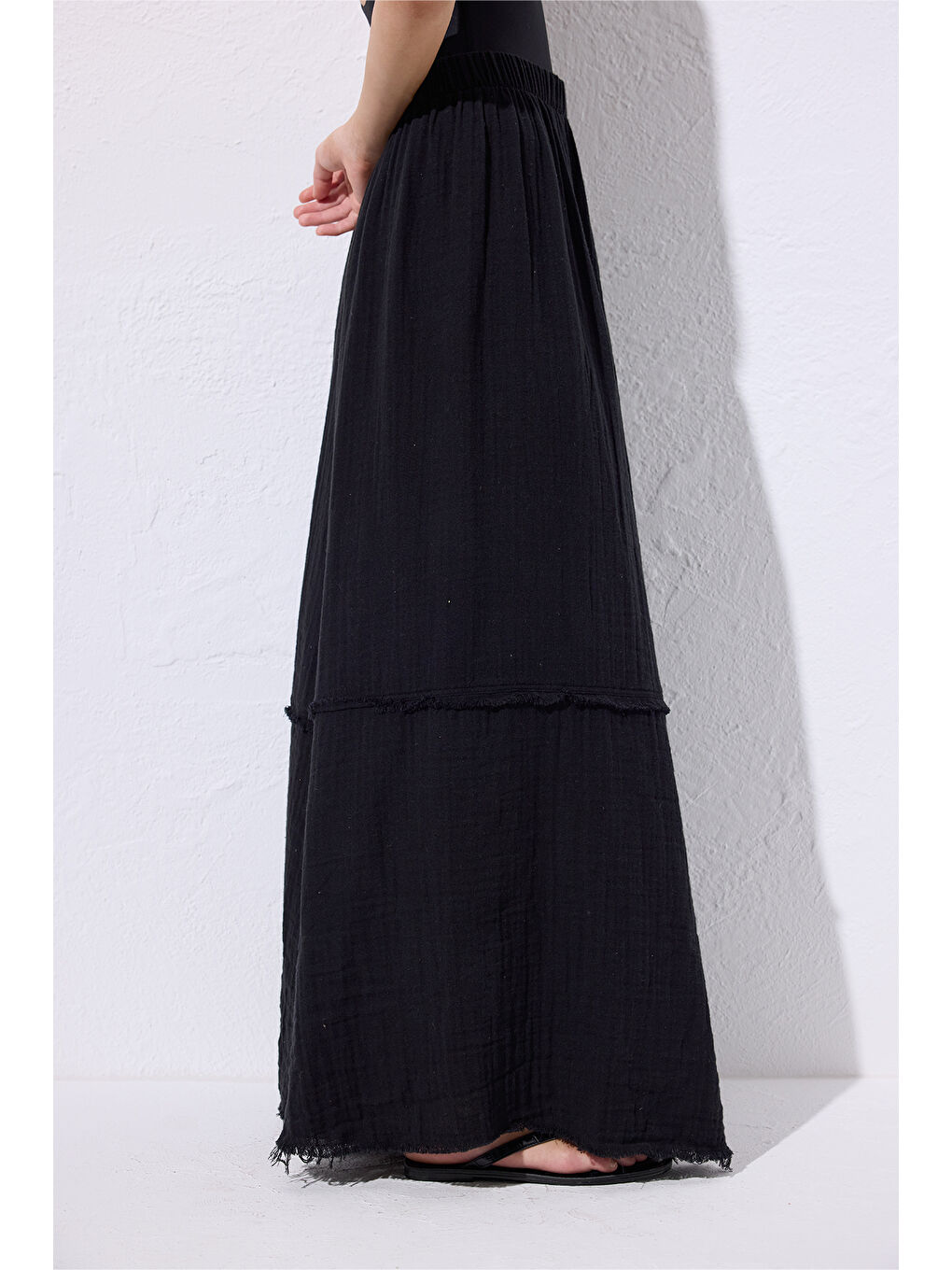 Müslin Katlı Geniş Etek Siyah-3