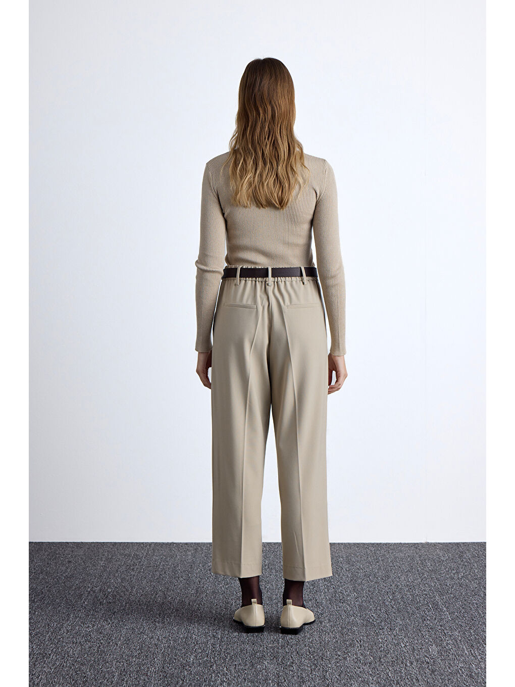 Klasik Kesim Pile Detaylı Pantolon Bej-4