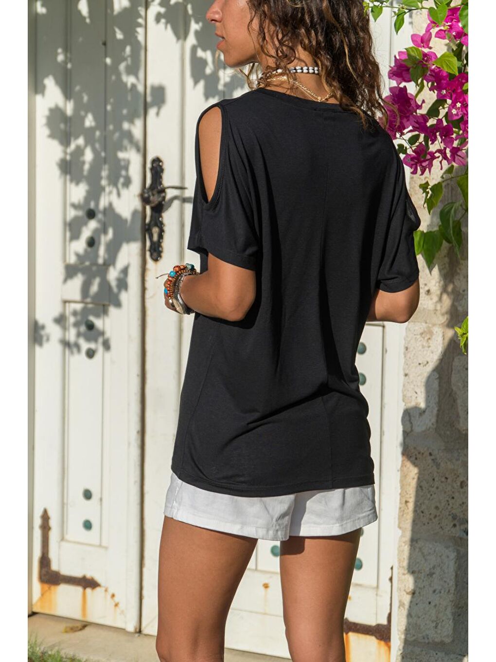 Kadın Siyah Omuz Dekolteli T-Shirt GK-JR215-1